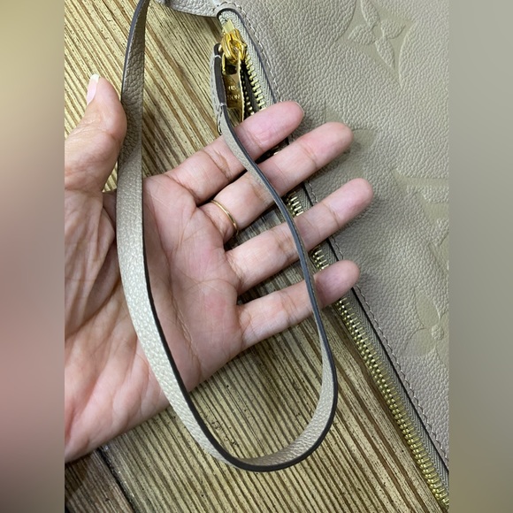 Louis Vuitton Neverfull MM Pouch Authentic - Picture 6 of 16